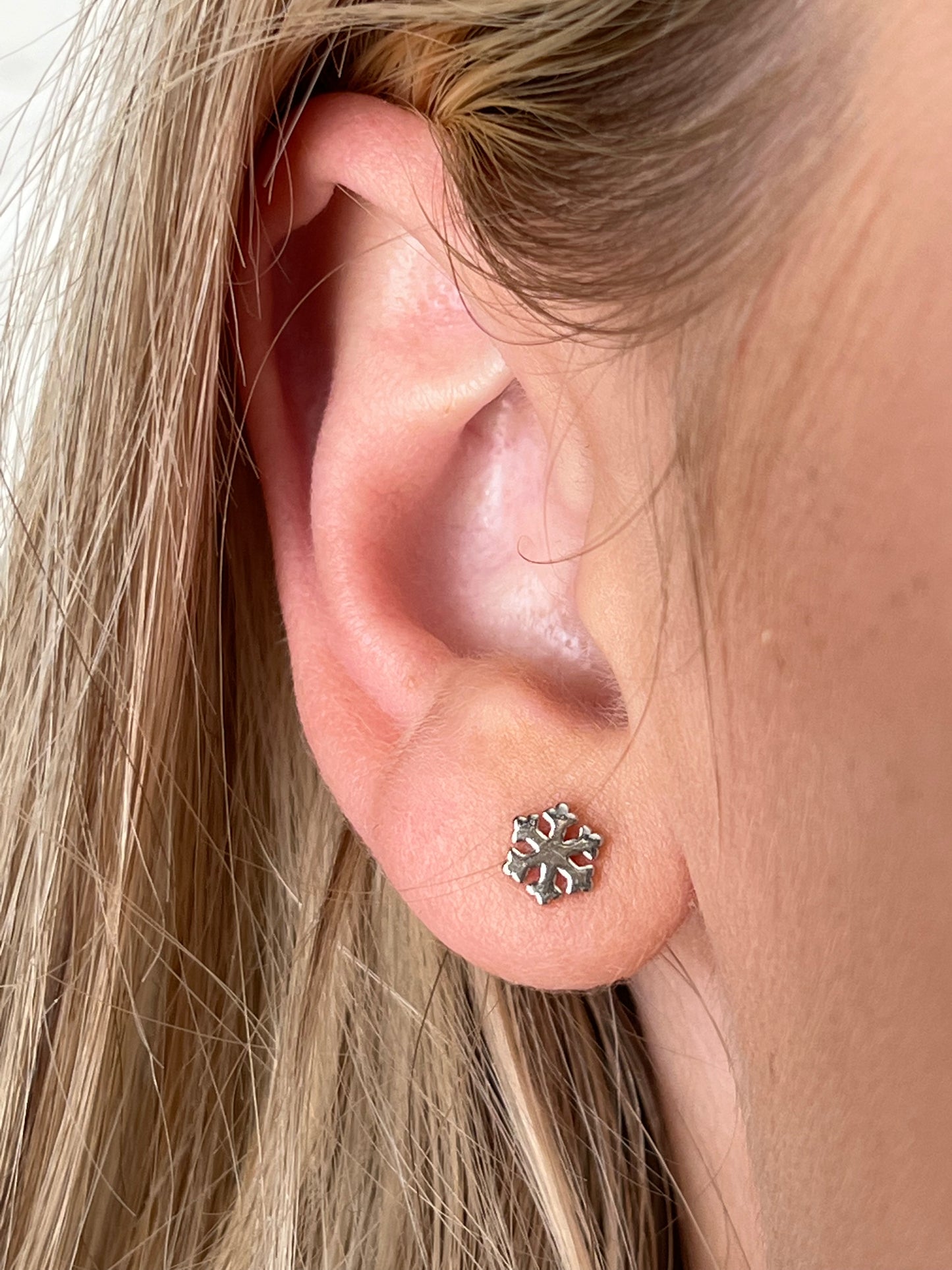 Snowflake Silver (Screw Back)