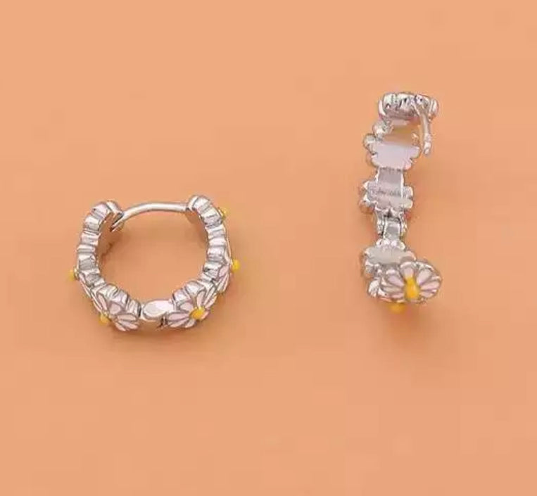 Daisy Huggies-Silver